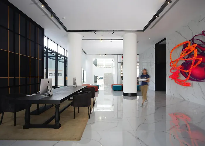 De Braga, Artotel Curated